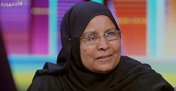 والدة البائع الفصيح تداعب الحسيني بجملة شهيرة والأخير يرد (فيديو)