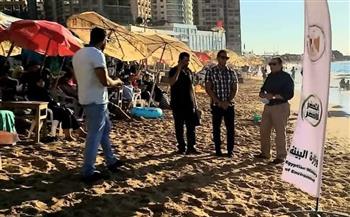 البيئة تنفذ حملة لتنظيف الشواطئ بالإسكندرية بطول 5 كم