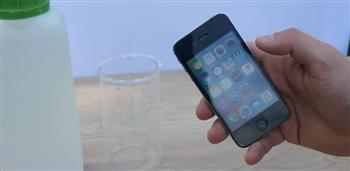 يوتيوبر أوكرانى يتحدى هاتف آيفون بحمض النيتريك .. والنتيجة غير متوقعة (فيديو)