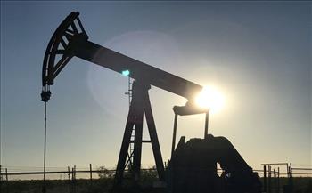 مخزونات النفط الأمريكية تهبط لأدنى مستوى في 3 سنوات