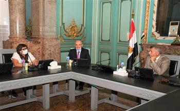  رئيس جامعة عين شمس يستقبل ممثلى برنامج الشراكة مع «بواتييه الفرنسية» وكلية التجارة