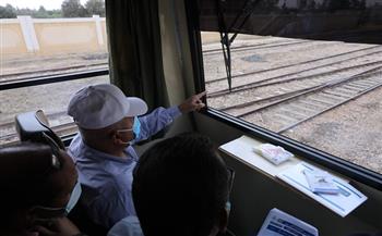  وزير النقل يتفقد مشروع القطار الكهربائي السريع «السخنة- مطروح»