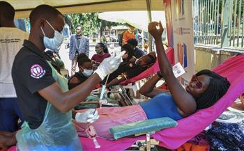 أوغندا تستهدف تطعيم 6 ملايين شخص ضد "كورونا" قبل إعادة فتح المدارس