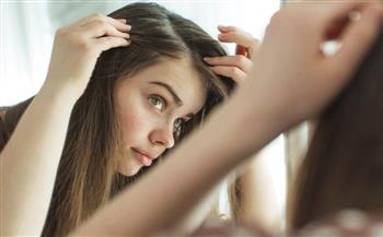 أبرزها التوتر.. 4 عادات خاطئة تعجل ظهور الشعر الأبيض لدى السيدات