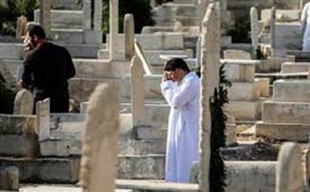 هل يشعر المتوفى بمن يزوره في قبره؟ «الإفتاء» توضح