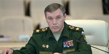 رئيس هيئة الأركان الروسي يبحث مع نظيره الباكستاني قضايا التعاون العسكري