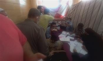 أسرة المستشار لاشين إبراهيم تنظم قافلة طبية لتطعيم أهالى قريته بلقاح كورونا (صور)