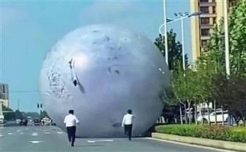 كرة عملاقة في الصين تثير جدلا على السوشيال ميديا (فيديو)