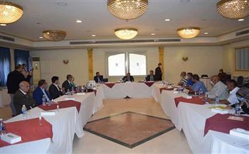 محافظ المنيا يشهد الاجتماع الأول للجنة العليا لإدارة المخلفات الصلبة  