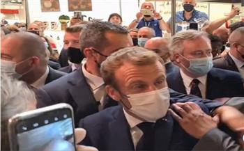 القبض على مجهول رشق الرئيس الفرنسي بالبيض أثناء تواجده بمعرض بمدينة ليون