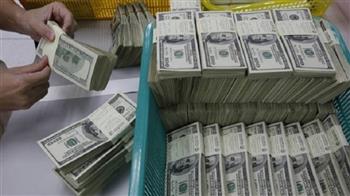 قفزة في عوائد سندات الخزانة الأمريكية ترفع الدولار وتهبط الإسترليني