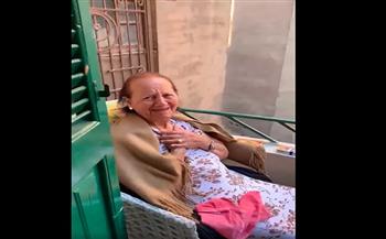 مشاهد مؤثرة.. فتاة توثّق رد فعل جدتها في كل زيارة لمنزلها (فيديو)
