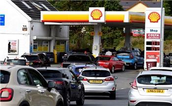 صحيفة بريطانية: أزمة الوقود مستمرة في بريطانيا وأصحاب السيارات يصبون جم غضبهم على الحكومة