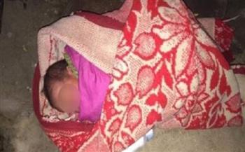 العثور على طفل حديث الولادة أمام مسجد بكفر الزيات