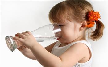 يسهل حركة المفاصل.. فوائد شرب المياه للأطفال
