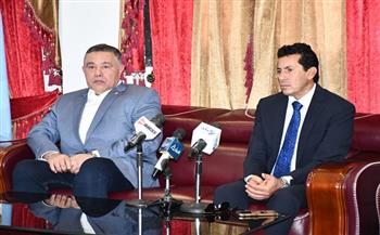 وزير الرياضة ومحافظ البحر الأحمر يتفقدان أعمال التطوير بالمدينة الشبابية في الغردقة