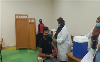 فرق طبية متحركة لتطعيم الطلاب بكليات جامعة بنها (خاص)