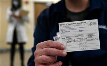 السلطات الأمريكية تلقي القبض على ممرضة تبيع بطاقات كورونا مزورة