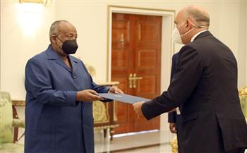 السفير المصرى فى جيبوتى يُسلّم أوراق اعتماده إلى رئيس الجمهورية (صور)