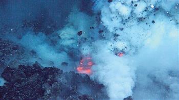 علماء: أكبر حدث زلزالي تحت الماء تسبب في ولادة بركان جديد عملاق