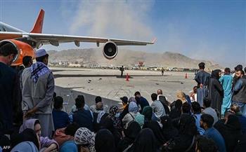 "سي إن إن": فتيات أفغانيات تزوجن في مطار كابول للهروب من طالبان