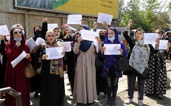 نساء كابول يتظاهرن دفاعا عن الحريات أمام القصر الرئاسي