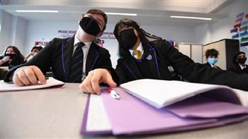 مسؤول بريطاني: اضطرابات محتملة في المدارس حال عدم تلقيح المراهقين ضد كورونا