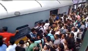 قطارات الهند تتحدى ذروة كورونا بطريقة مرعبة (فيديو)