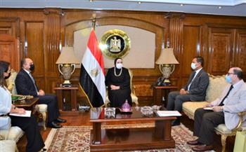 وزيرة الصناعة تبحث مع سفير الأردن تعزيز التعاون الاقتصادي