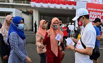 انخفاض معدل الإيجابية اليومية لفيروس كورونا في إندونيسيا لأقل من 5%