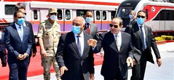 الرئيس السيسي يتفقد عربات القطارات الجديدة بميناء الإسكندرية (صور)