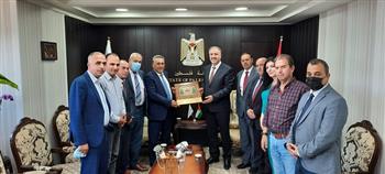وزير الزراعة الفلسطيني يبحث مع القنصل الإيطالي ورئيس الوكالة الإيطالية للتعاون تنفيذ عدد من المشاريع