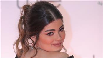 ليلى أحمد زاهر  تحتفل بحصولها على جائزة أفضل ممثلة شابة