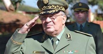 رئيس الأركان الجزائري يشيد بجهود المؤسسة العسكرية في حماية ربوع الوطن
