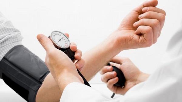 انتبه لهذه الأعراض.. مؤشر لإصابتك بارتفاع ضغط الدم