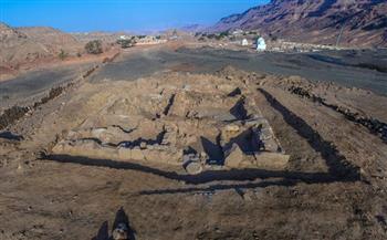 الكشف عن بقايا مبنى من عصر الدولة الوسطى بمنطقة وادي النصب جنوب سيناء