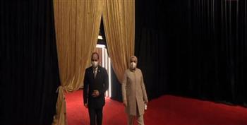 الرئيس السيسي يصل قاعة افتتاح مسرح شباب العالم (فيديو) 