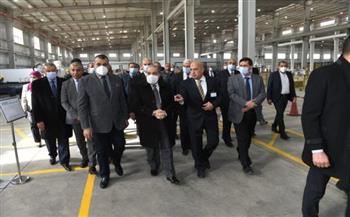 وزير الدولة للإنتاج الحربي يتفقد مصنع إنتاج المصاعد الكهربائية