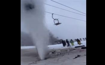 انفجار أنبوب مياه في عربة تلفريك بالولايات المتحدة (فيديو مروع)