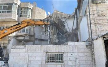 الاحتلال يهدم جدرانا استنادية في قرية الولجة شمال غرب بيت لحم