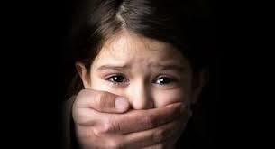 «هتك عرض طفلة».. تفاصيل محاكمة أصغر مجرم في مصر