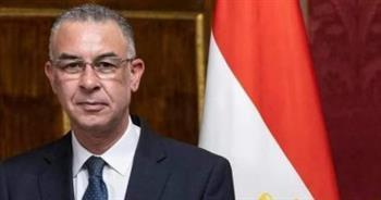 وزير الخارجية يستقبل جثمان السفير علاء رشدي بمطار القاهرة