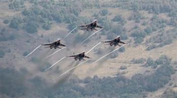 قصف روسي يستهدف مواقع يتحصن بها مسلحو تنظيم داعش بالبادية السورية
