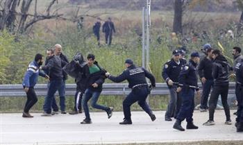 الشرطة في ألبانيا وإيطاليا تعتقل 20 شخصاً بتهمة تهريب لاجئين للاتحاد الأوروبي