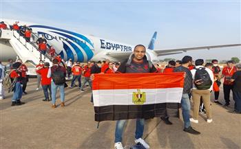 سفير مصر بالكاميرون يستقبل طائرة الجماهير استعدادًا لمواجهة السودان بأمم إفريقيا