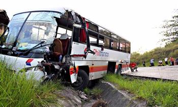 مصرع وإصابة 19 شخصا إثر انحراف حافلة على طريق جبلي سريع بنيبال