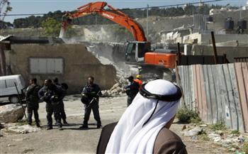 مسؤول عسكري إسرائيلي يوقع أمر هدم منزل "أبو شخيدم" مُنفذ عملية القدس