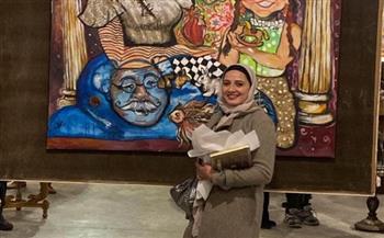 الفنانة رنيم علاء تتألق بلوحة "تضحيات الأمومة" في معرض "شذا المسك" بوسط البلد