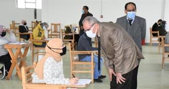 رئيس جامعة السويس يتابع سير الامتحانات بلجان ذوي الاحتياجات الخاصة