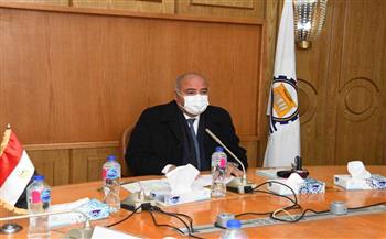 محافظ قنا يتابع أعمال تنفيذ مبادرة تنمية قريتي أبوحزام وحمرا دوم